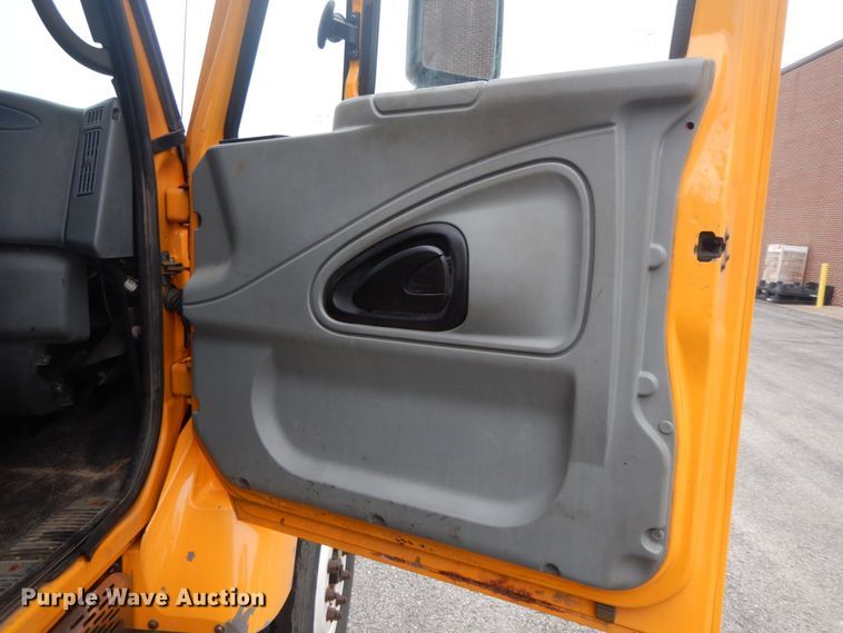 image for item DF6339 2006 International 7400  dump truck