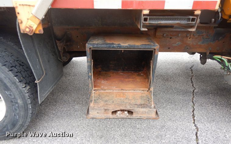 image for item DF6339 2006 International 7400  dump truck