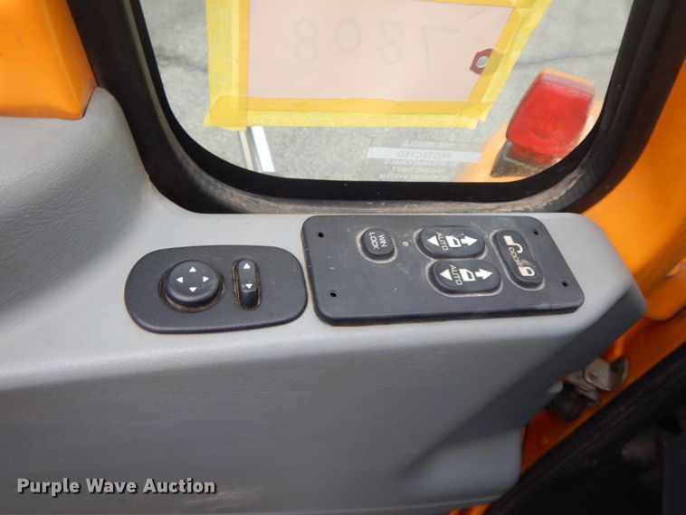 image for item DF6340 2006 International 7400  flatbed truck