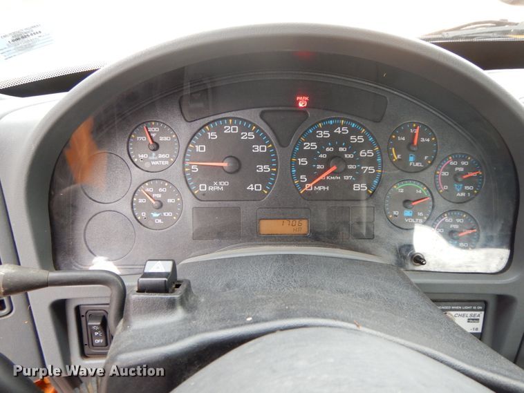 image for item DF6340 2006 International 7400  flatbed truck