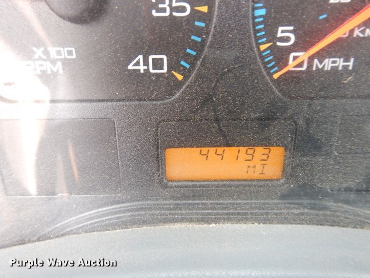 image for item DF6340 2006 International 7400  flatbed truck