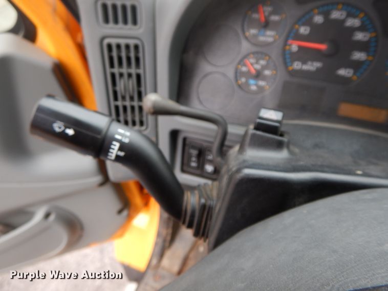 image for item DF6340 2006 International 7400  flatbed truck