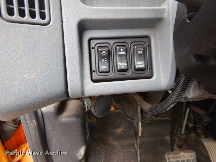 image for item DF6340 2006 International 7400  flatbed truck