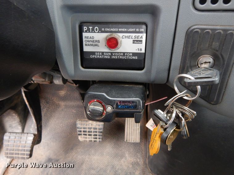 image for item DF6340 2006 International 7400  flatbed truck