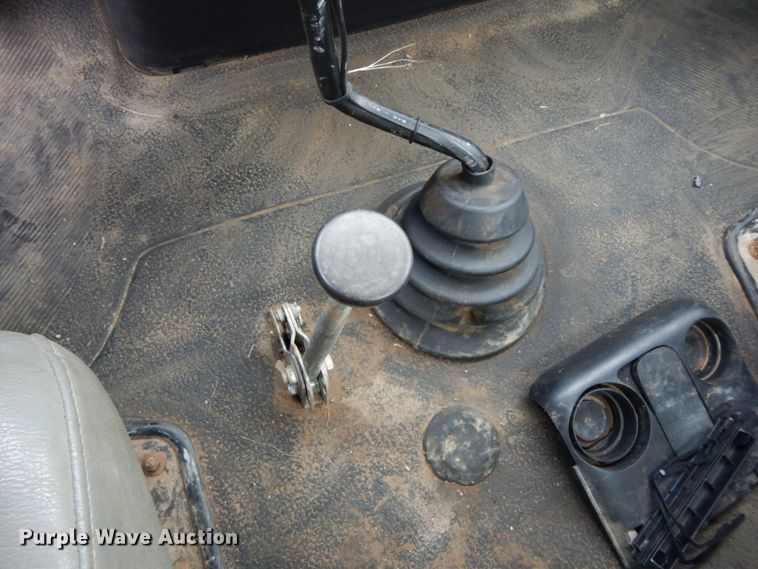 image for item DF6340 2006 International 7400  flatbed truck