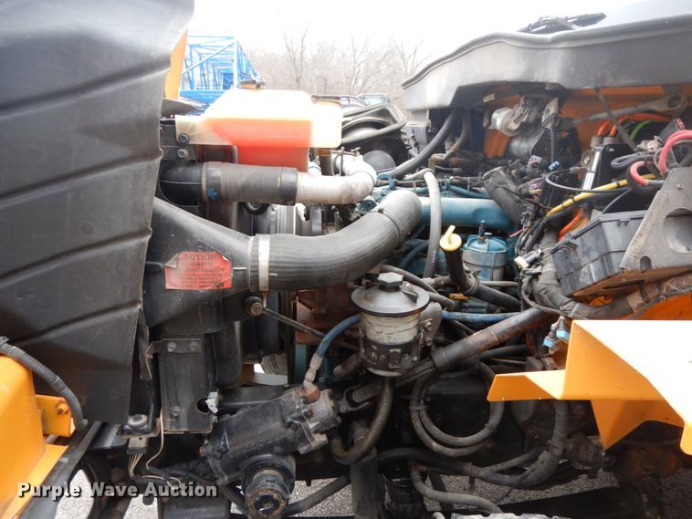 image for item DF6340 2006 International 7400  flatbed truck