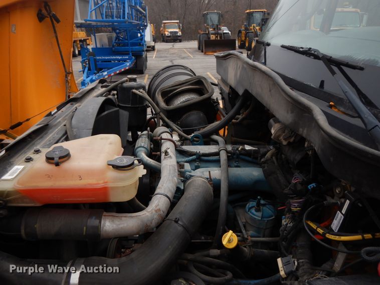 image for item DF6340 2006 International 7400  flatbed truck