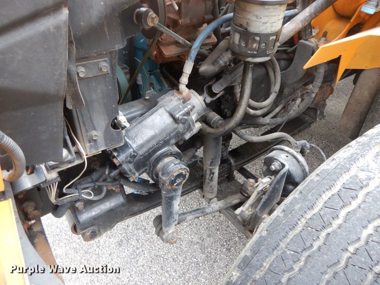 image for item DF6340 2006 International 7400  flatbed truck