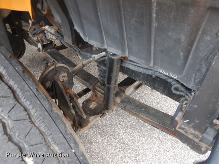 image for item DF6340 2006 International 7400  flatbed truck