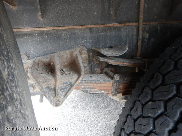 image for item DF6340 2006 International 7400  flatbed truck