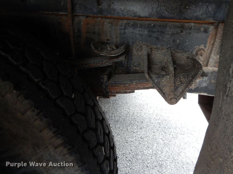 image for item DF6340 2006 International 7400  flatbed truck