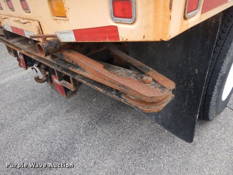 image for item DF6340 2006 International 7400  flatbed truck