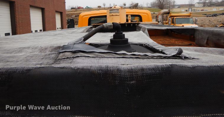 image for item DF6340 2006 International 7400  flatbed truck