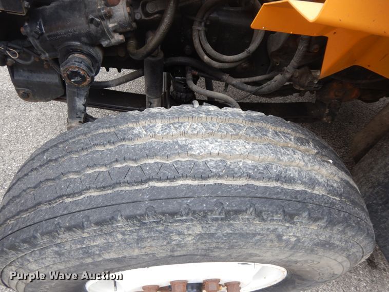 image for item DF6340 2006 International 7400  flatbed truck