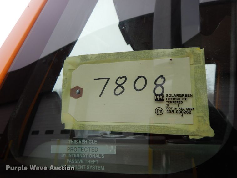 image for item DF6340 2006 International 7400  flatbed truck