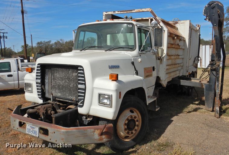 image for item DG1482 1995 Ford L8000  refuse truck