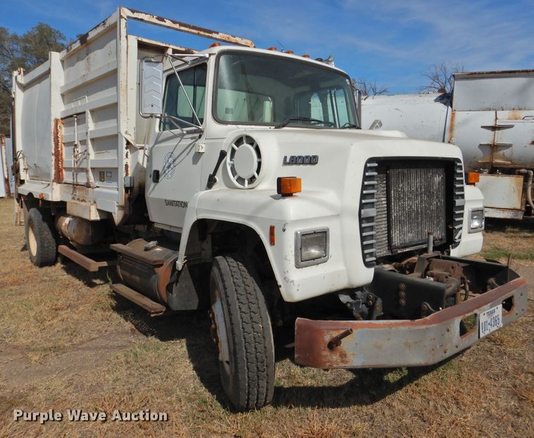 image for item DG1482 1995 Ford L8000  refuse truck