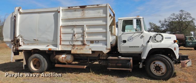 image for item DG1482 1995 Ford L8000  refuse truck