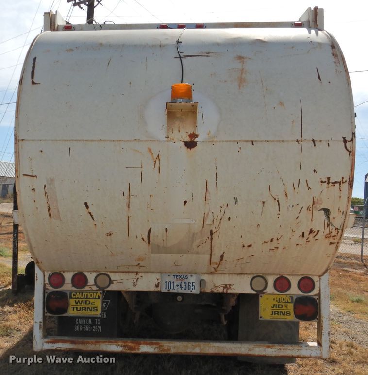 image for item DG1482 1995 Ford L8000  refuse truck