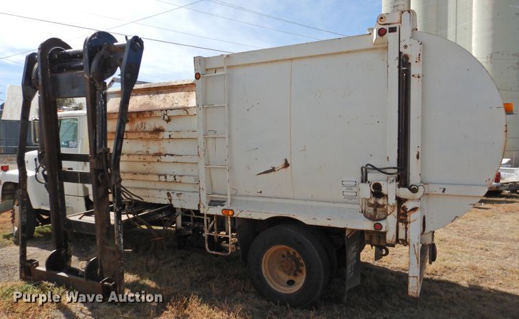 image for item DG1482 1995 Ford L8000  refuse truck