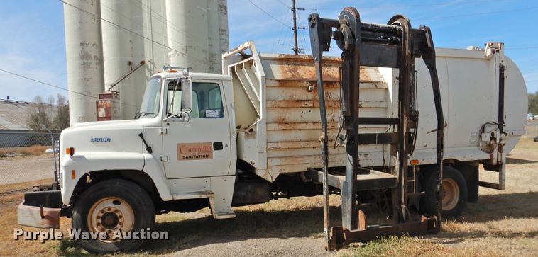 image for item DG1482 1995 Ford L8000  refuse truck