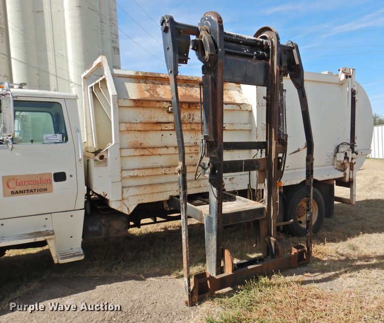 image for item DG1482 1995 Ford L8000  refuse truck