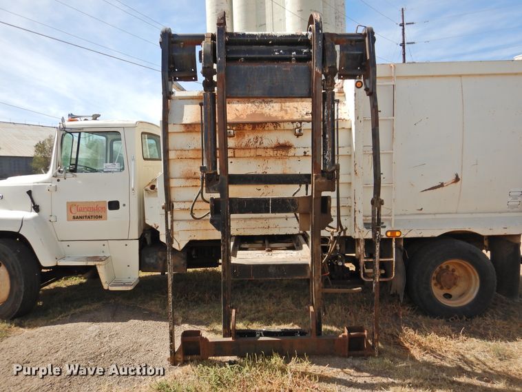 image for item DG1482 1995 Ford L8000  refuse truck