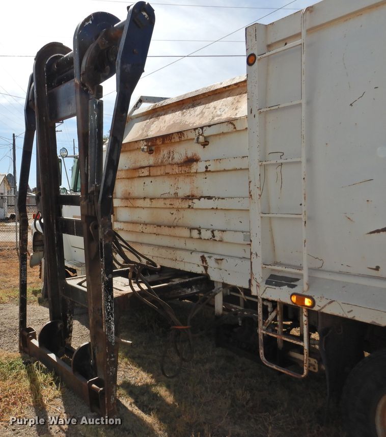 image for item DG1482 1995 Ford L8000  refuse truck