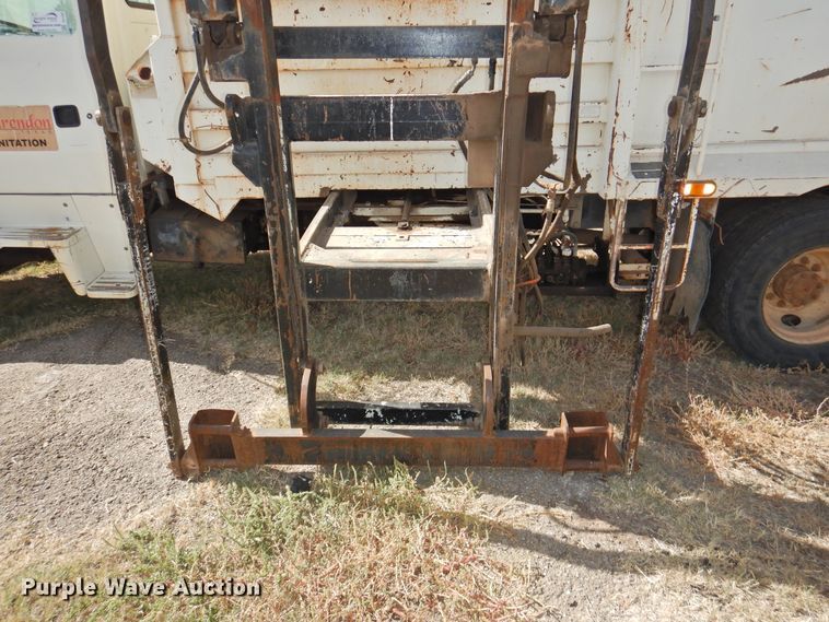 image for item DG1482 1995 Ford L8000  refuse truck