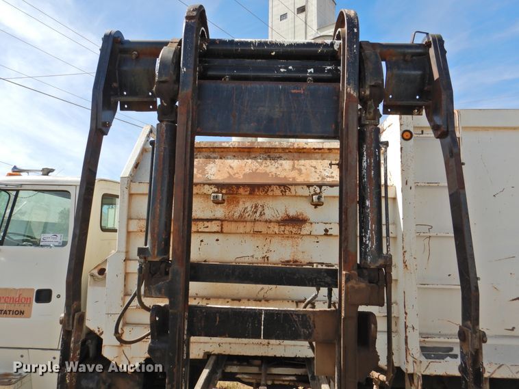 image for item DG1482 1995 Ford L8000  refuse truck