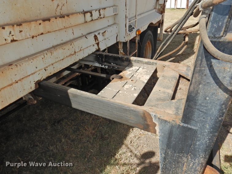 image for item DG1482 1995 Ford L8000  refuse truck