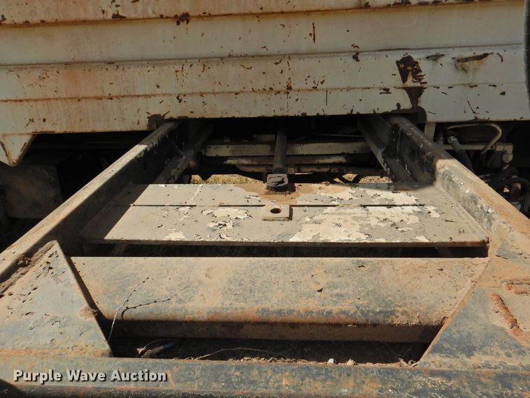 image for item DG1482 1995 Ford L8000  refuse truck