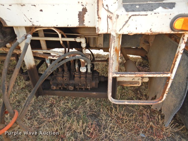 image for item DG1482 1995 Ford L8000  refuse truck