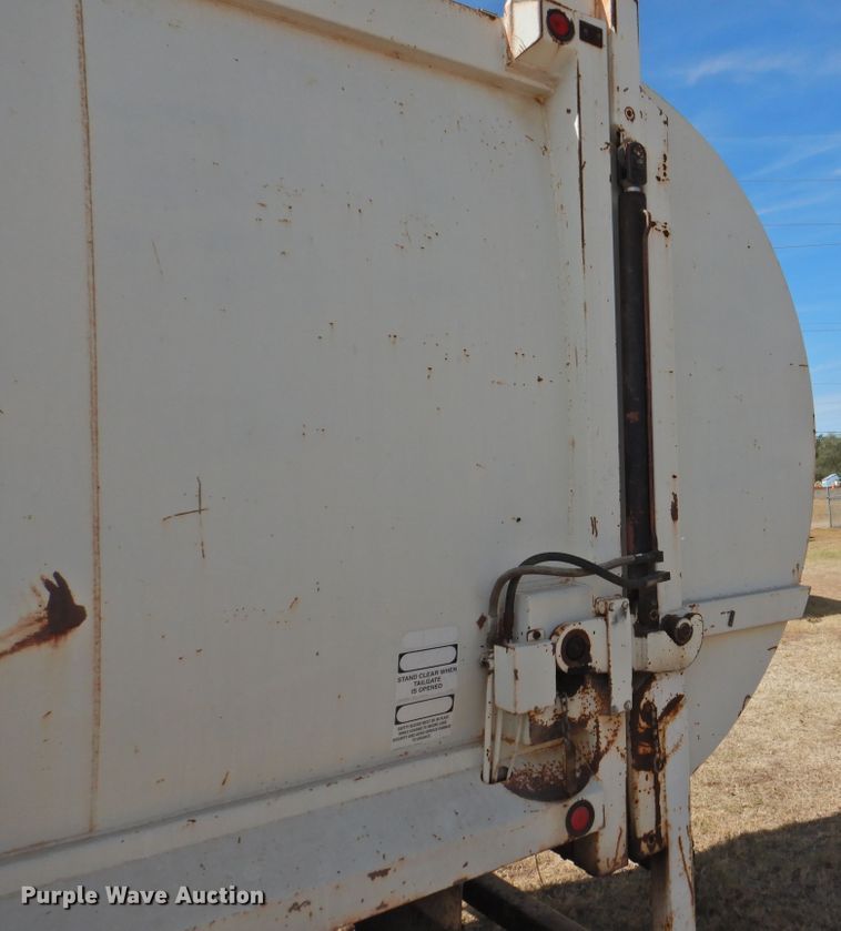 image for item DG1482 1995 Ford L8000  refuse truck