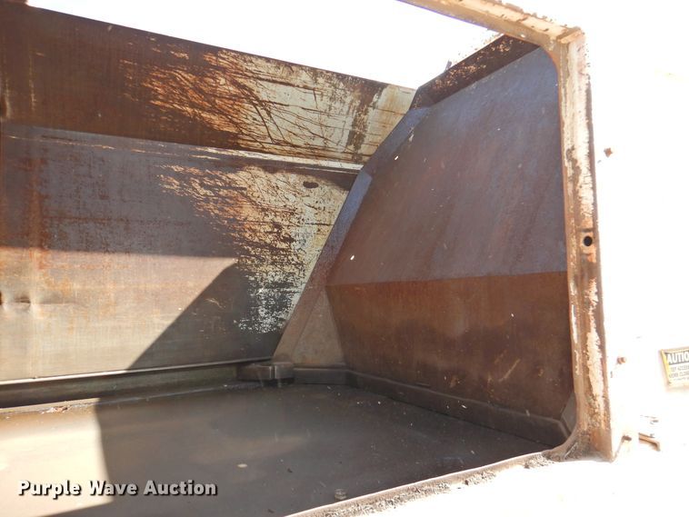 image for item DG1482 1995 Ford L8000  refuse truck