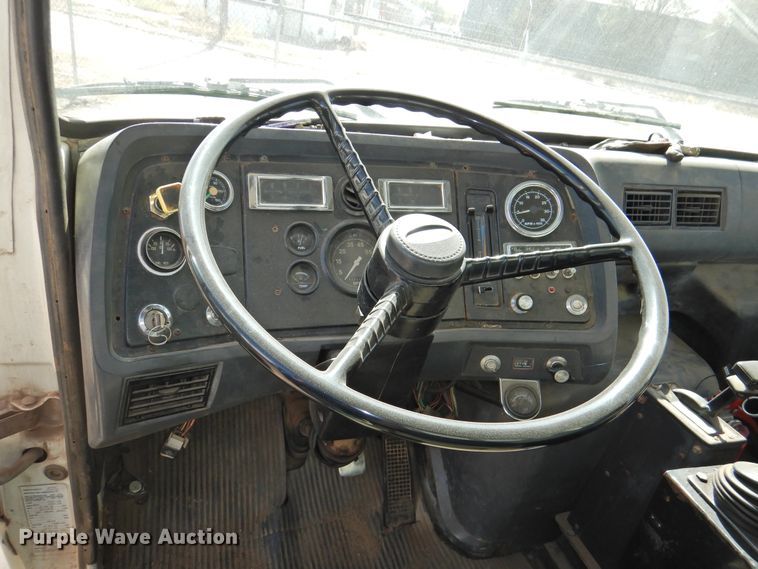 image for item DG1482 1995 Ford L8000  refuse truck