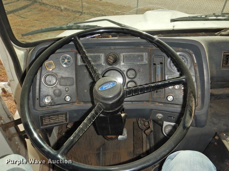 image for item DG1482 1995 Ford L8000  refuse truck