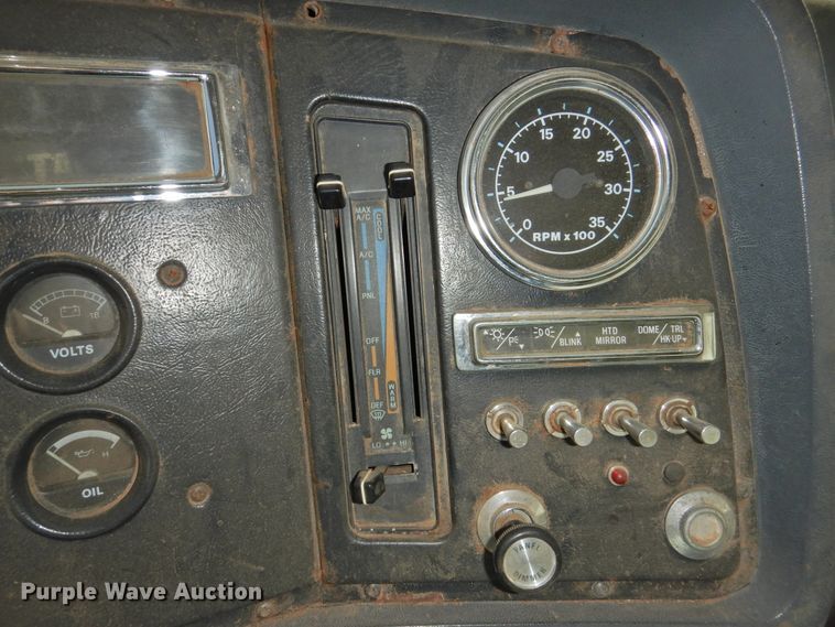 image for item DG1482 1995 Ford L8000  refuse truck