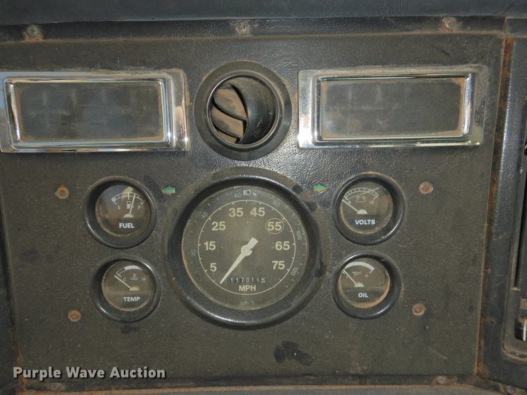 image for item DG1482 1995 Ford L8000  refuse truck