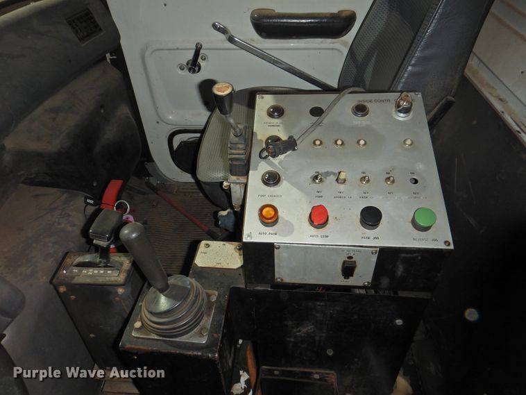 image for item DG1482 1995 Ford L8000  refuse truck