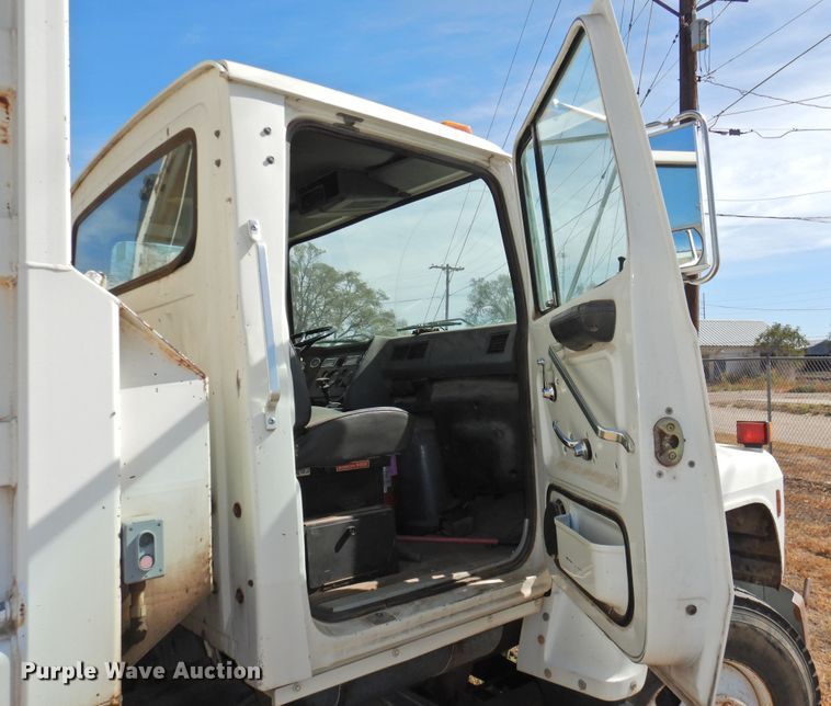 image for item DG1482 1995 Ford L8000  refuse truck