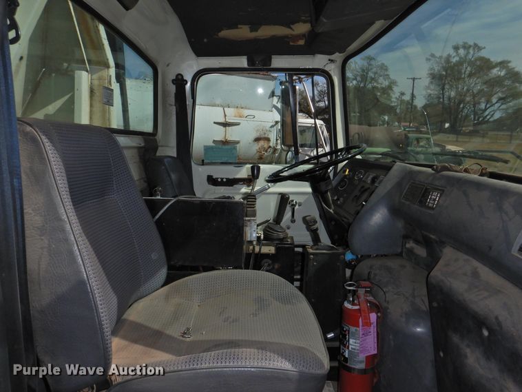 image for item DG1482 1995 Ford L8000  refuse truck