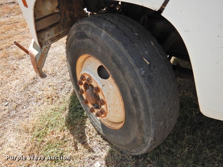 image for item DG1482 1995 Ford L8000  refuse truck