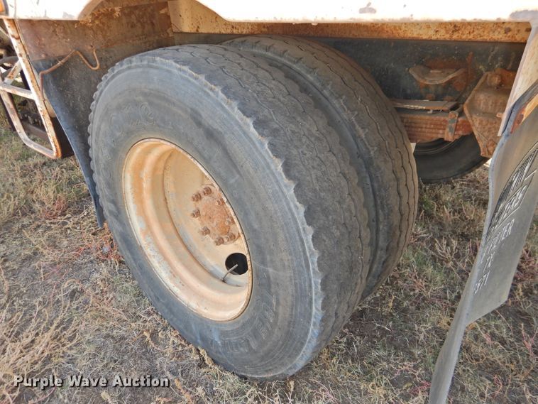 image for item DG1482 1995 Ford L8000  refuse truck