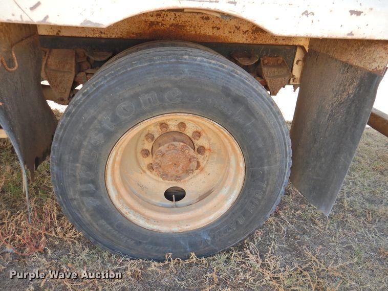 image for item DG1482 1995 Ford L8000  refuse truck