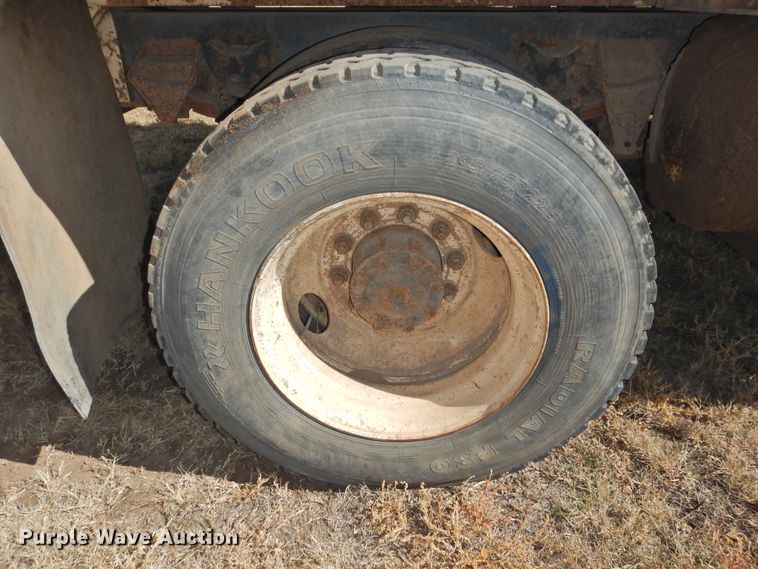 image for item DG1482 1995 Ford L8000  refuse truck