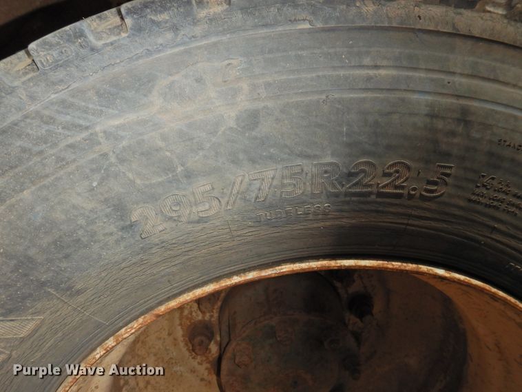 image for item DG1482 1995 Ford L8000  refuse truck