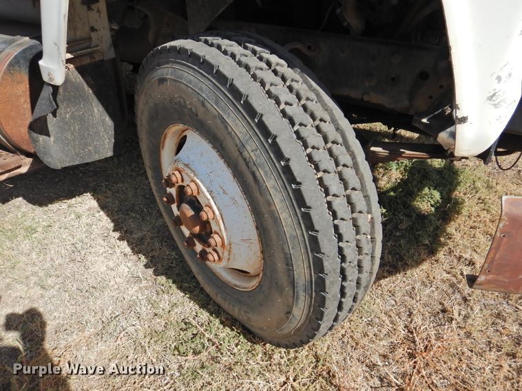 image for item DG1482 1995 Ford L8000  refuse truck