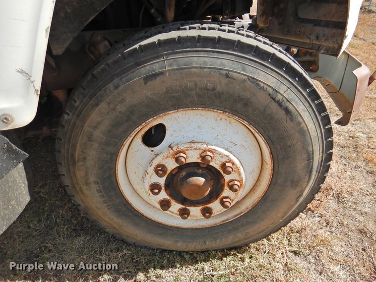 image for item DG1482 1995 Ford L8000  refuse truck