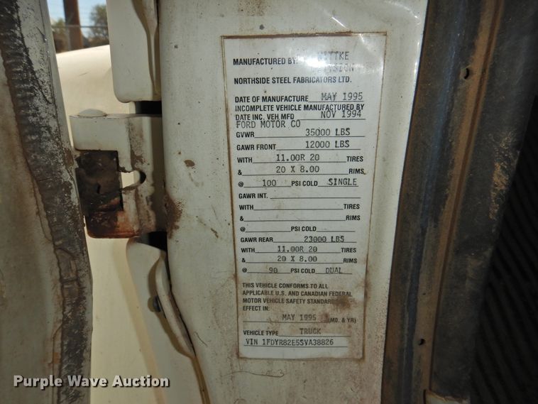 image for item DG1482 1995 Ford L8000  refuse truck